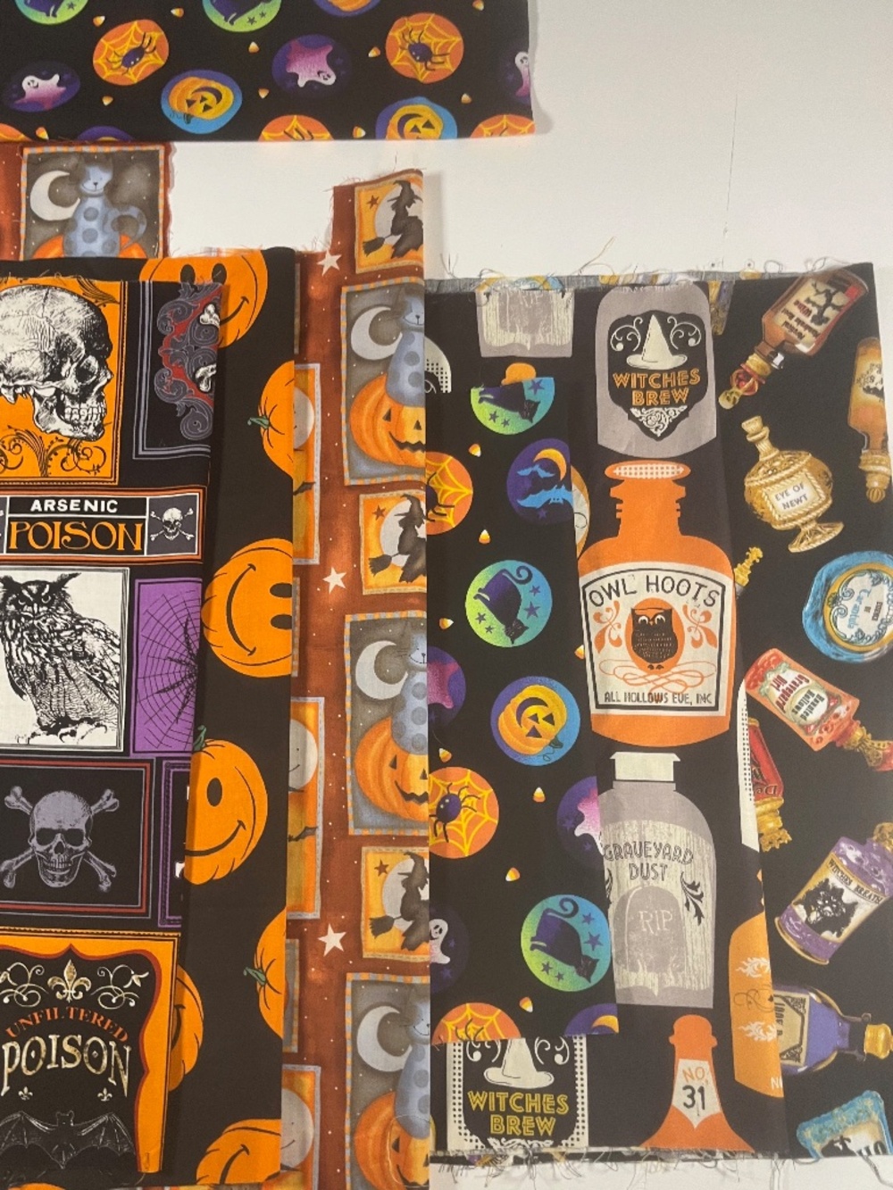 7 Smaller Scraps Pieces of Cotton Halloween Fabric Pumpkins Witch Cats Quilt